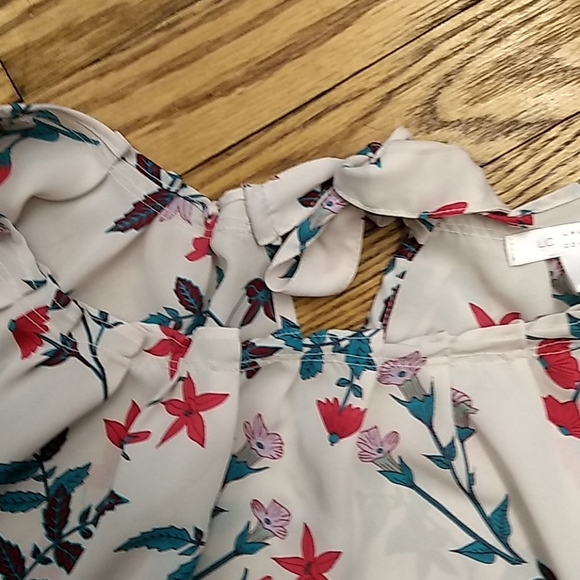 Lauren Conrad floral top - Picture 3 of 4